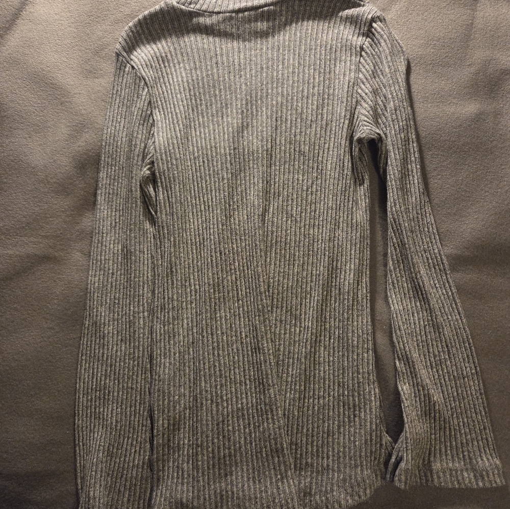 H&M Gray Ribbed Turtle Neck - Picture 2 of 3